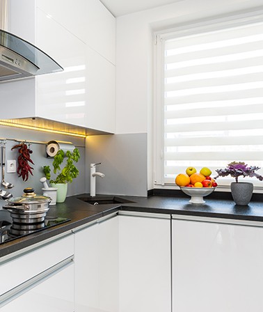 Stoel hoog Vrijwel 6 tips voor raambekleding keuken 🍳 | Goedkoop & op maat 📏 - Solanowonen.nl